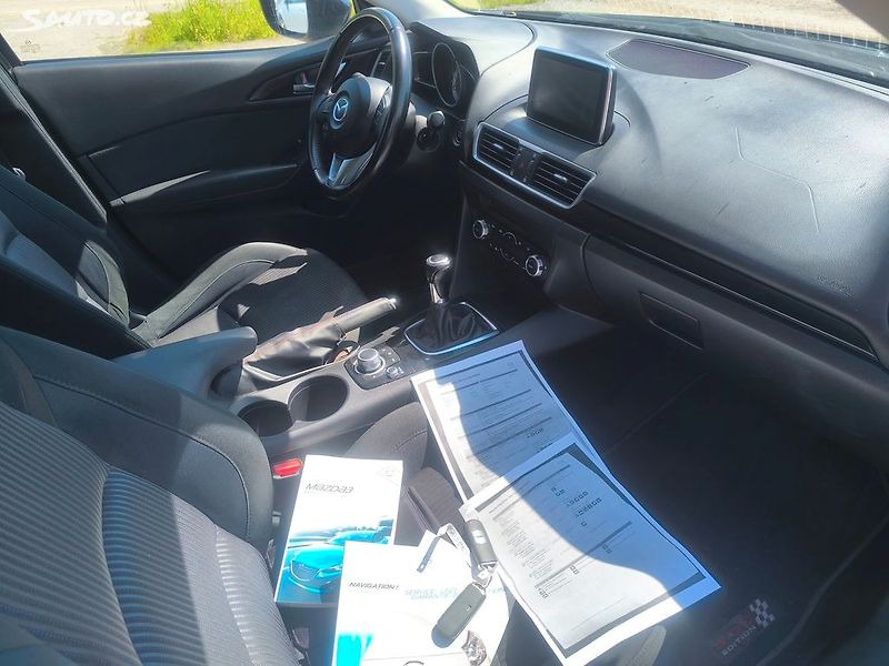 Mazda 3 KRÁSNÁ,SERVISKA,1MAJ,VÝBAVA - fotka 11 z 18