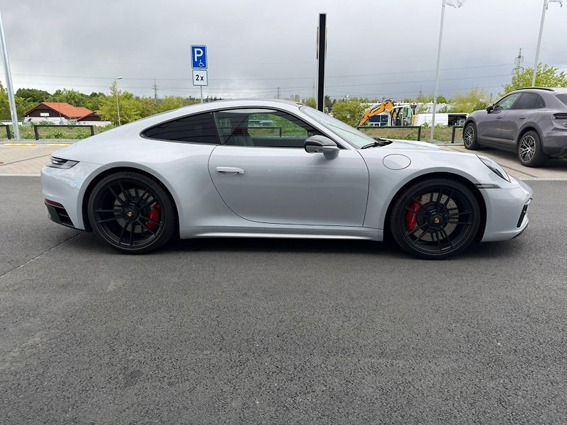 Porsche 911 (2023) Carrera 4 GTS - fotka 6 z 24