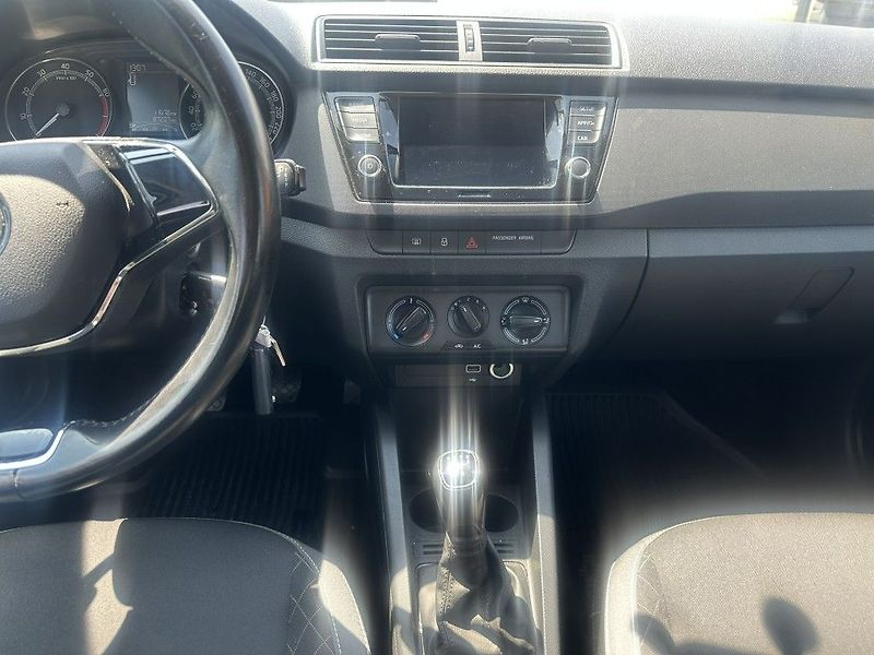 Škoda Fabia 1.0 TSI 70kW Ambition Combi - fotka 14 z 23