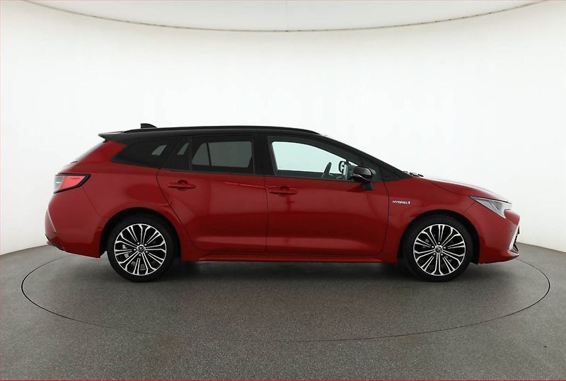 Toyota Corolla (2020) 1.8 Hybrid - fotka 6 z 17