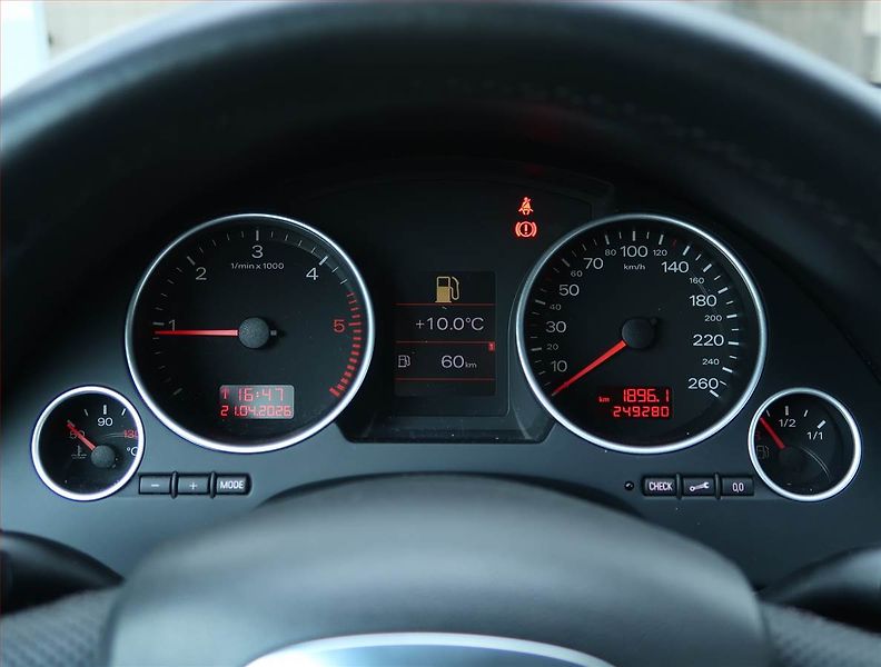 Audi A4 (2007) 2.0 TDI, Serv.kniha, Xenony - fotka 10 z 17