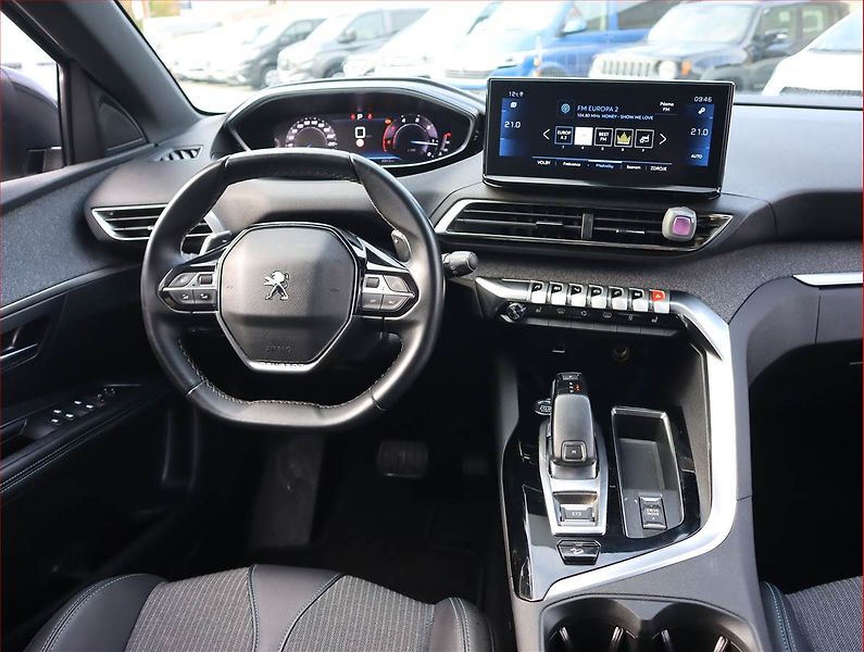 Peugeot 3008 (2023) Family 1.5 BlueHDi - fotka 7 z 22