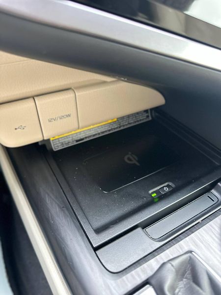 Toyota Camry (2021) 2.5 HEV EXECUTIVE AUTOMAT - fotka 26 z 37