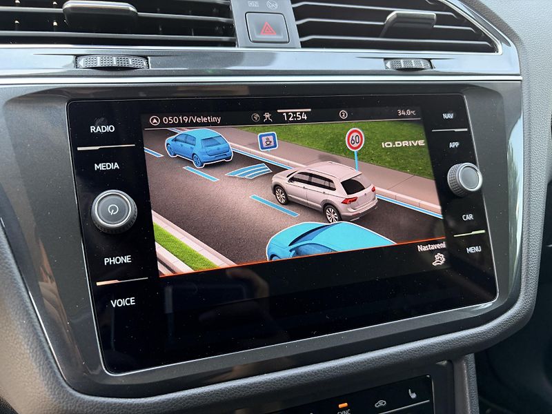 Volkswagen Tiguan 2.0TDI ELEGANCE DSG REZERVACE - fotka 45 z 63