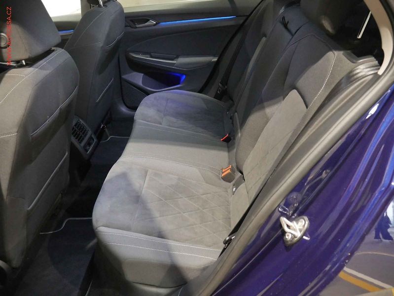 Volkswagen Golf (2020) 1.5TSi, AC, LED, navi - fotka 10 z 23
