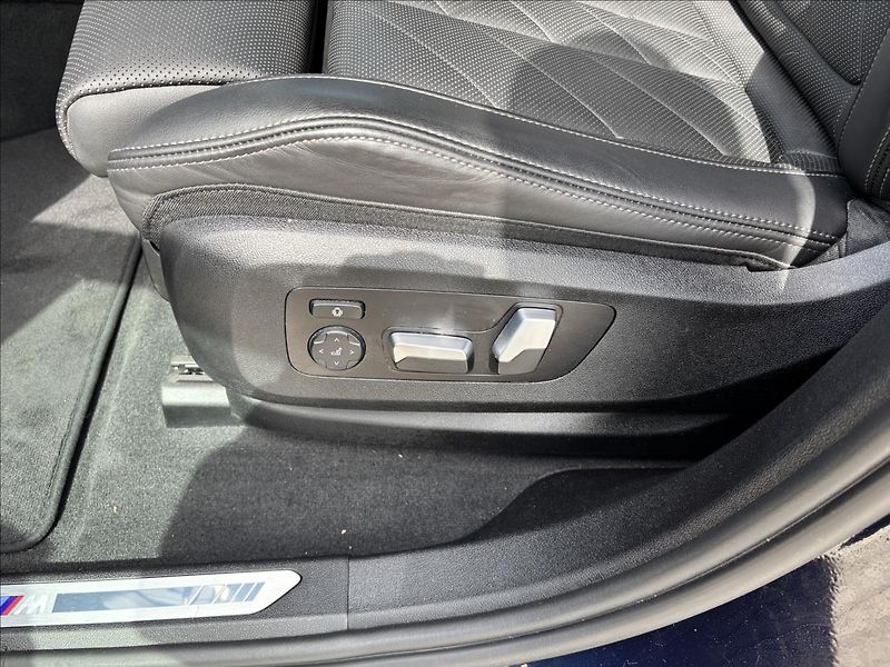 BMW X6 3,0 40i 280kW M-Sport xDrive - fotka 22 z 46