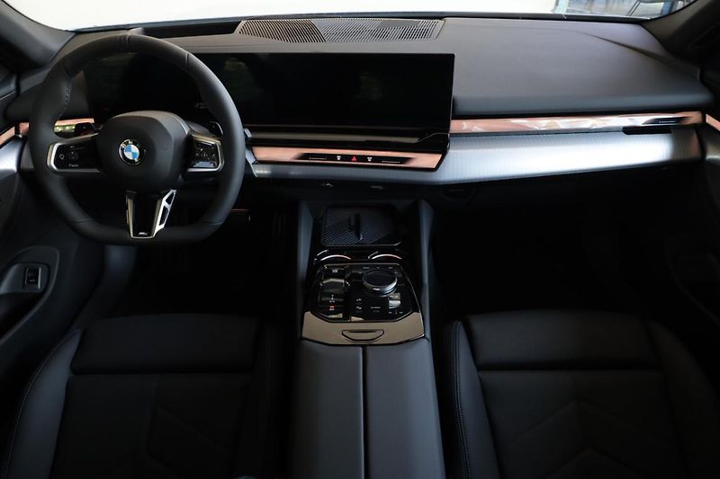 BMW Řada 5 540d xDrive Touring - fotka 5 z 18