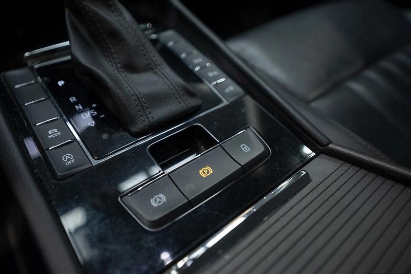 Škoda Superb 2.0 TDI 110 kW L&K - fotka 16 z 36