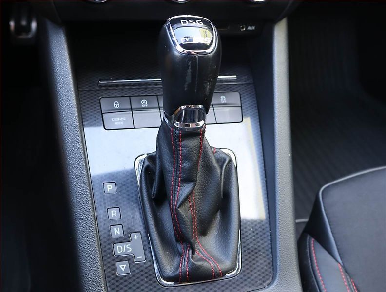 Škoda Octavia (2015) RS 2.0 TDI, Automat, Kůže - fotka 13 z 19