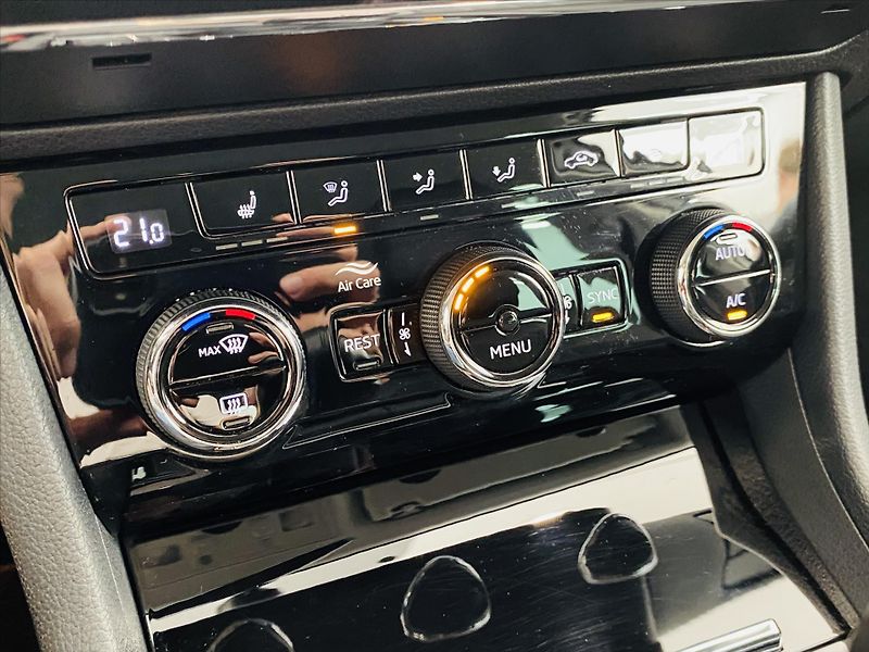 Škoda Superb 2,0 TDI 110kW Ambition - fotka 18 z 24