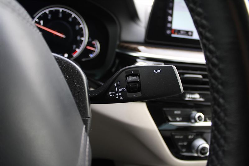 BMW Řada 5 540i xDrive 250kW LUXURY ČR - fotka 18 z 35