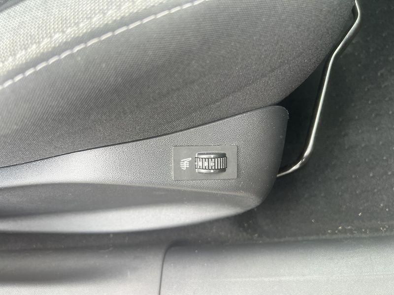 Peugeot 208 1.2i KAMERA KLIMA PŮVOD ČR - fotka 33 z 41