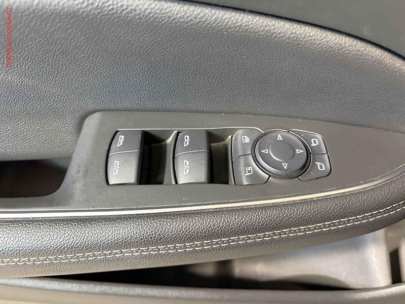 Opel Insignia (2022) 2.0 CDTI, 1.maj, AT, navi - fotka 12 z 17