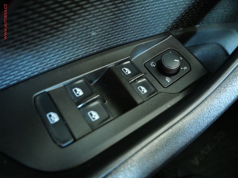 Škoda Octavia (2021) 2.0TDi, DSG, navi, LED - fotka 14 z 24
