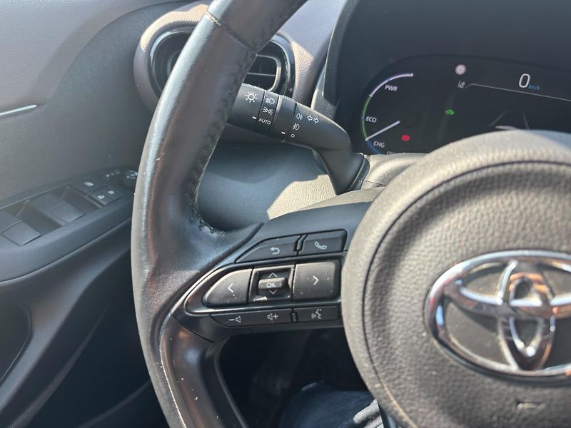 Toyota Yaris Cross 1.5 HSD e-CVT Executive AWD - fotka 16 z 30