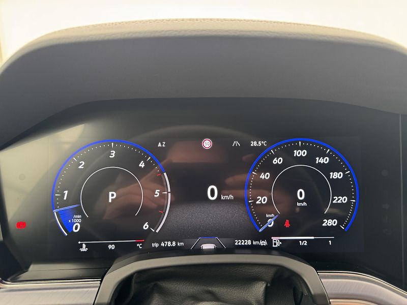 Volkswagen Touareg 3.0Tdi*1-MAJ*DPH*R-LINE*HUD* - fotka 23 z 47