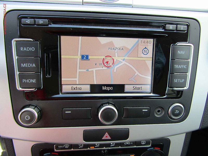 Volkswagen Passat (2011) 1.6 TDi, AC, tempo, park - fotka 13 z 17