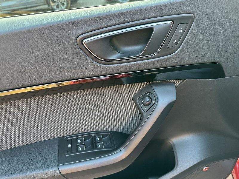 Seat Ateca (2019) 1.5TSi Full LED Navi Kamera - fotka 27 z 48