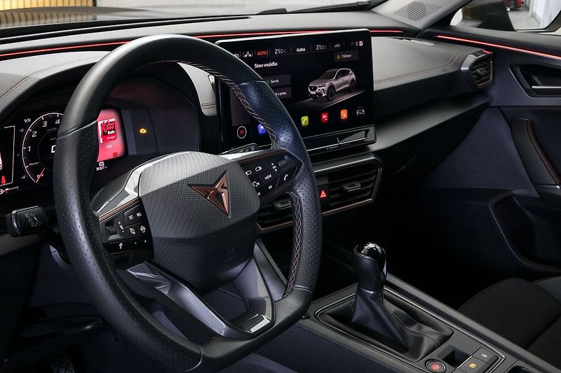 Cupra Formentor 1.5TSI 110kW LED Kamera ZÁRUKA - fotka 17 z 41