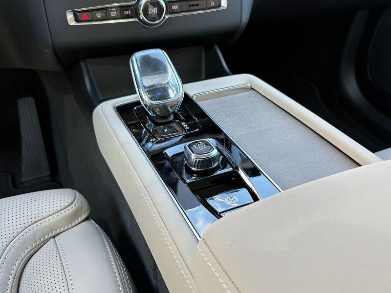 Volvo XC90 Ultra Dark T8 299kW - fotka 22 z 24