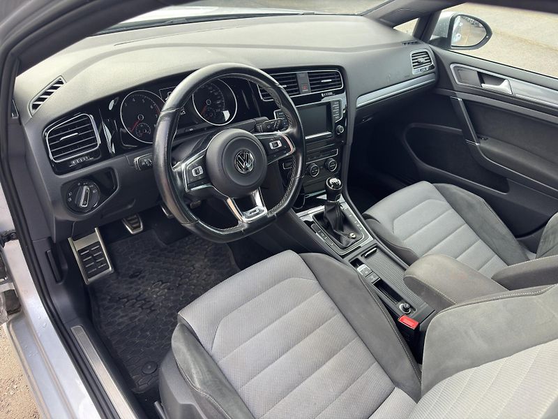 Volkswagen Golf - fotka 5 z 12