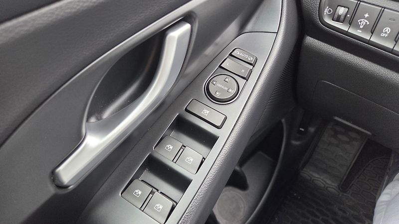 Hyundai i30 (2023) 1.5T-GDI 117 kW, Smart CZ DPH - fotka 20 z 30