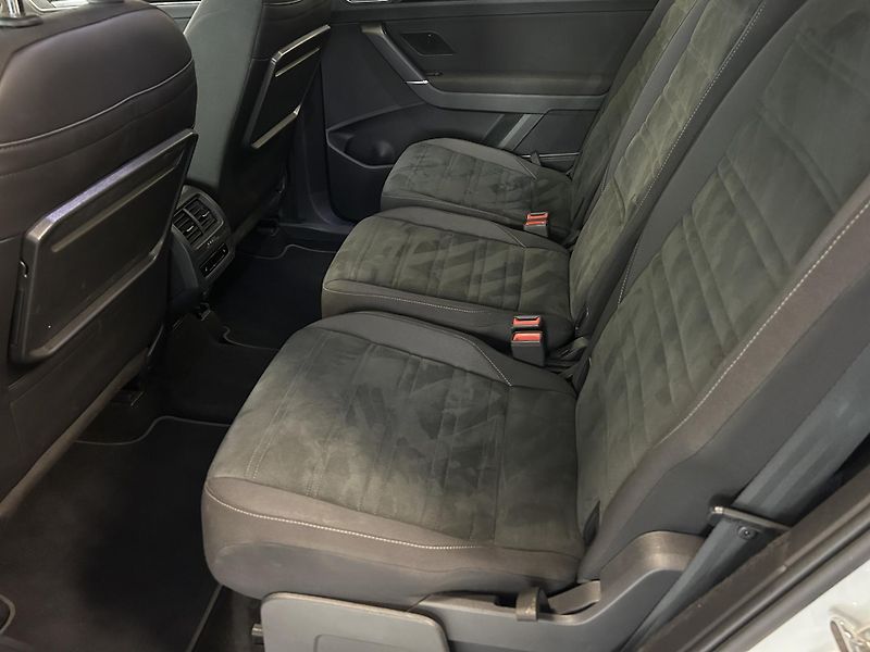 Volkswagen Touran (2023) 2.0TDi Highline LED Kamera TZ - fotka 26 z 35