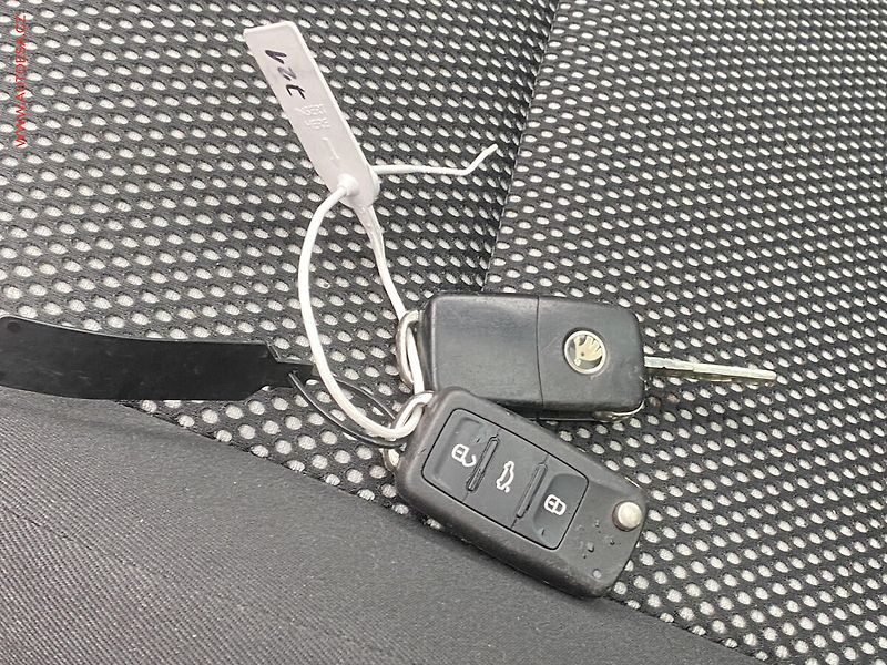 Škoda Roomster (2014) 1.2 TSi, Scout, +kola, panor - fotka 17 z 18