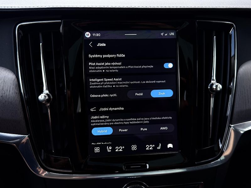 Volvo V90 T8 AWD ULTRA DARK + zimní kola - fotka 38 z 55