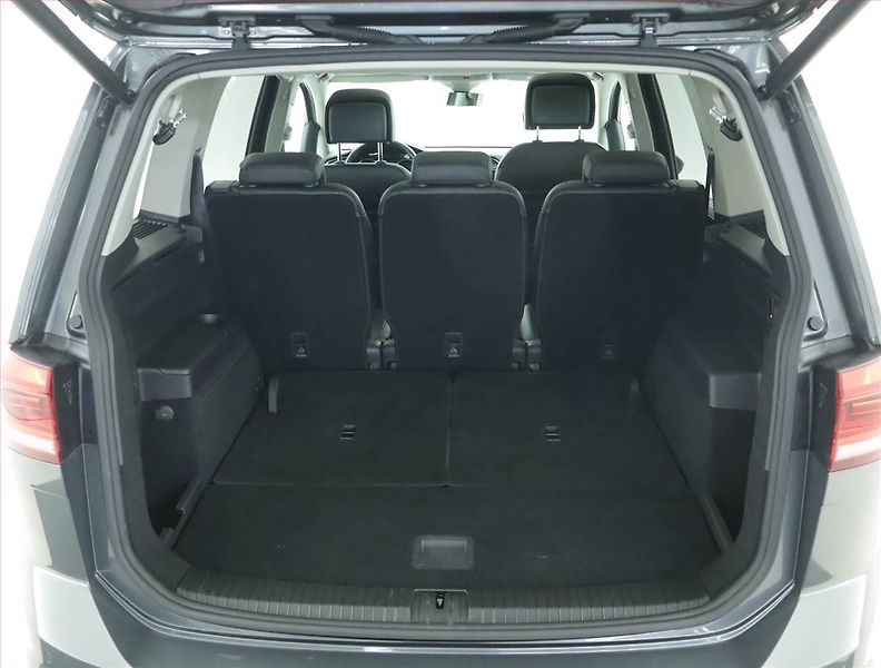 Volkswagen Touran (2019) Highline 1.5 TSI - fotka 14 z 21