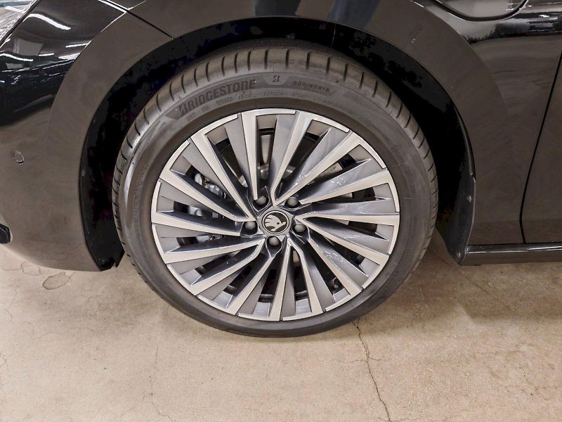 Škoda Superb (2025) iV 1.5 TSI 150 kW DSG L&K - fotka 32 z 32