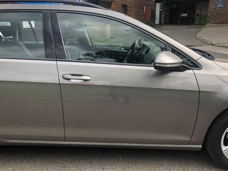 Volkswagen Golf (2013) 1,6TDI DSG Comfortl. Nez. top. - fotka 20 z 65