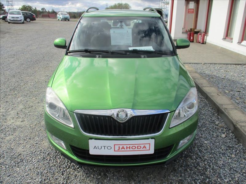 Škoda Fabia 1,2 TSI, klima, servis, tažné, - fotka 2 z 45