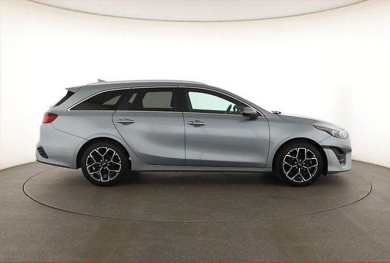 Kia Ceed (2025) 1.5 T-GDI, GT LINE, AUTOMAT - fotka 6 z 20
