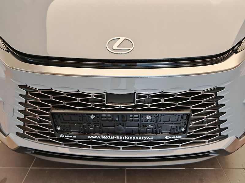 Lexus LBX ELEGANT TECH - fotka 10 z 39