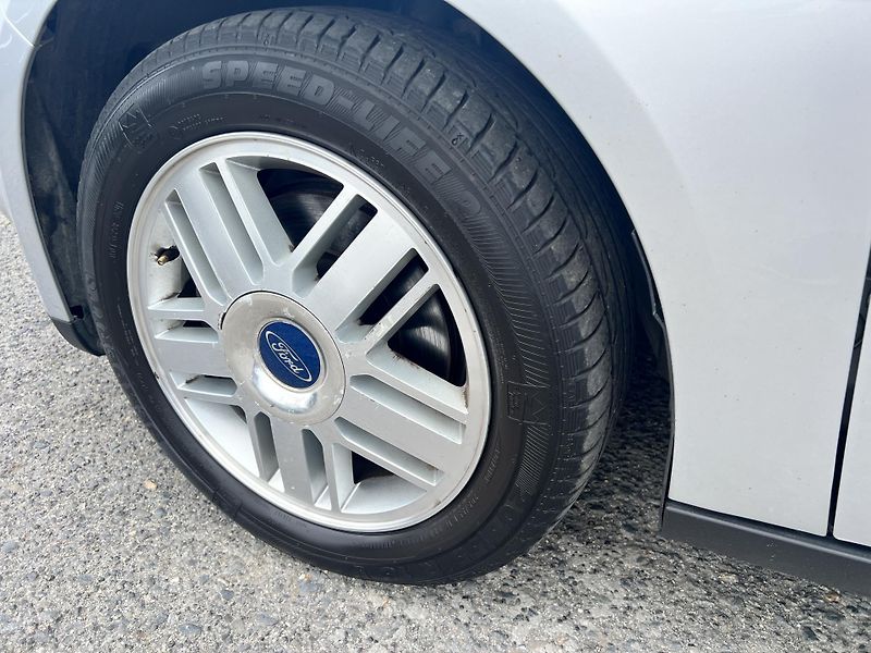 Ford Focus 1.6i KLIMATIZACE NAVI ALU KOLA - fotka 39 z 42