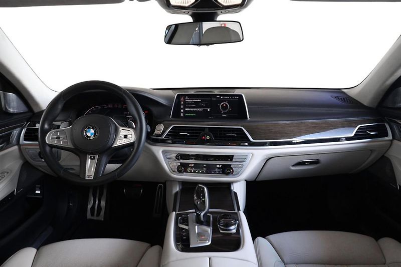 BMW Řada 7 740ld xDrive - fotka 8 z 40