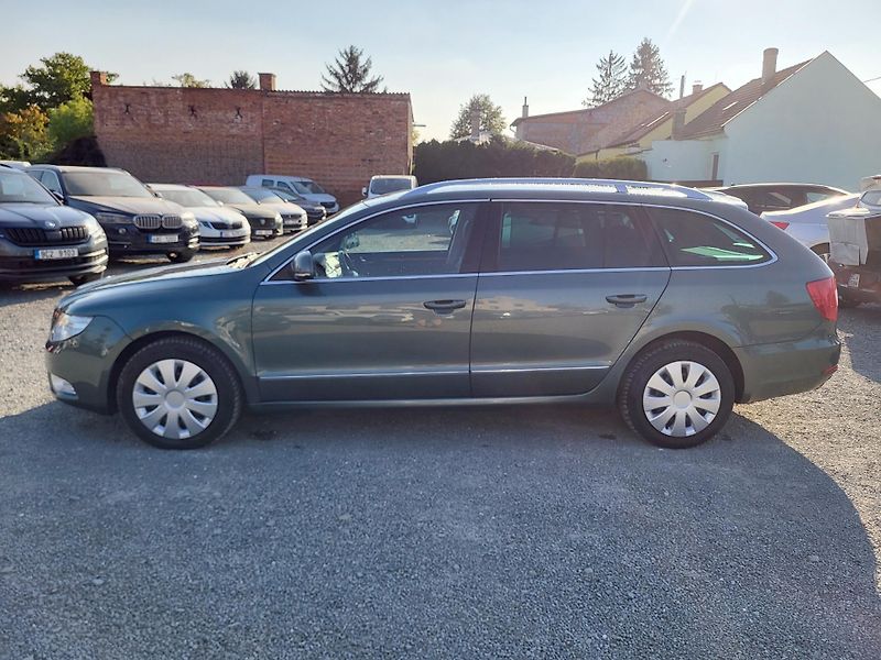 Škoda Superb II combi 2.0 TDi DSG ELEGANCE - fotka 2 z 42