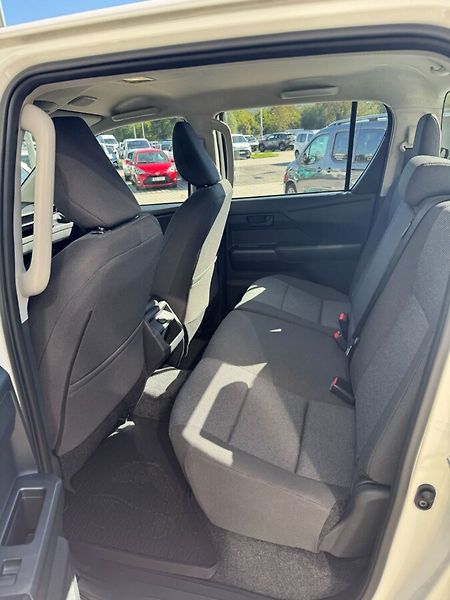 Toyota Hilux 2.8L Diesel 4x4 MHEV 48V AT6 - fotka 10 z 11