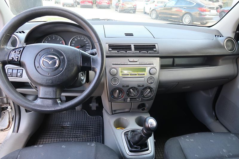Mazda 2 (2004) 1,25i Comfort, 55 kW, ČR - fotka 14 z 30