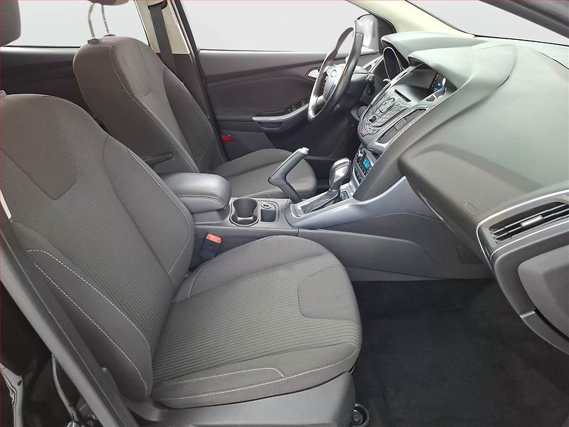 Ford Focus (2013) 2.0 TDCi, Automat, Tempomat - fotka 9 z 16