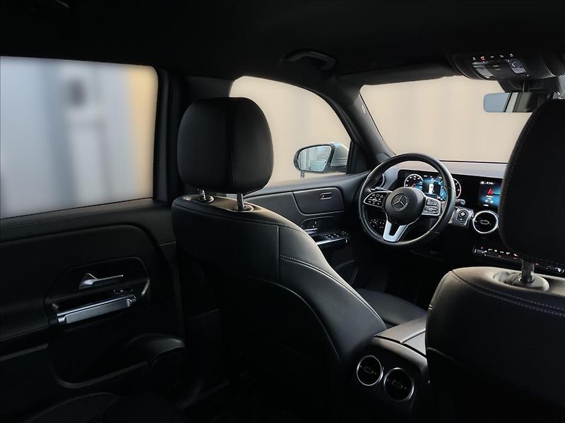 Mercedes-Benz GLB 200d 4MATIC - fotka 22 z 23