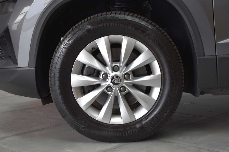 Škoda Karoq 1.5 TSI TAŽNÉ*KAMERA*DPH*ČR 1M - fotka 32 z 39