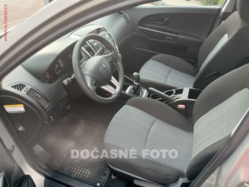 Kia Ceed (2011) 1.4 CVVT, ČR, AC, park.asist - fotka 3 z 3