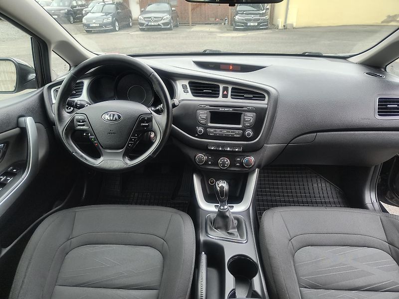 Kia Ceed (2013) 1.6 GDI 99KW/VYHŘ.VOLANT+SEDAD - fotka 21 z 49