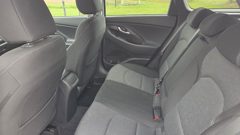 Hyundai i30 (2023) 1.5T-GDI 117 kW, Smart CZ DPH - fotka 14 z 30