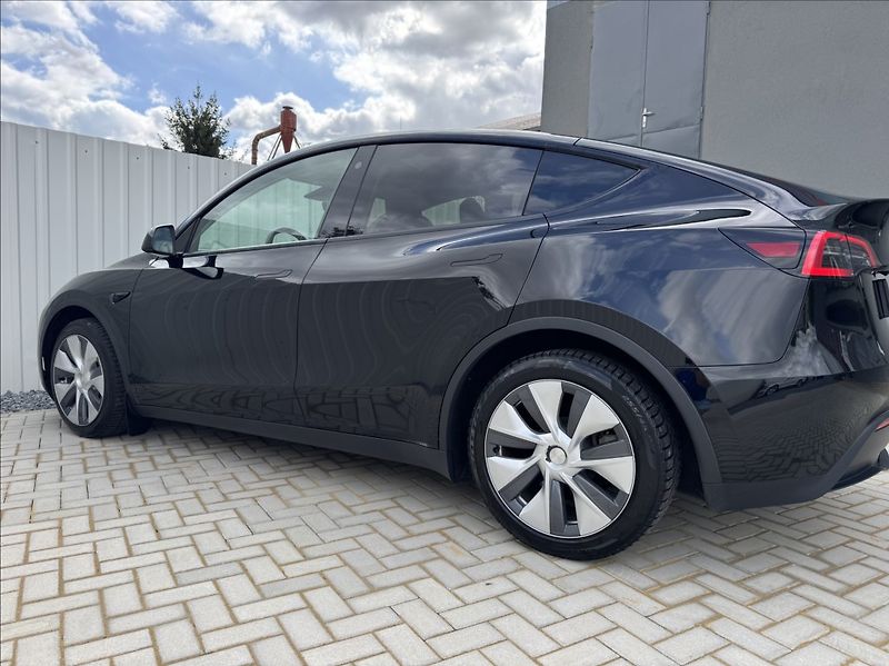 Tesla Model Y 0,0 Long Range 378kW 1.maj DPH - fotka 19 z 50
