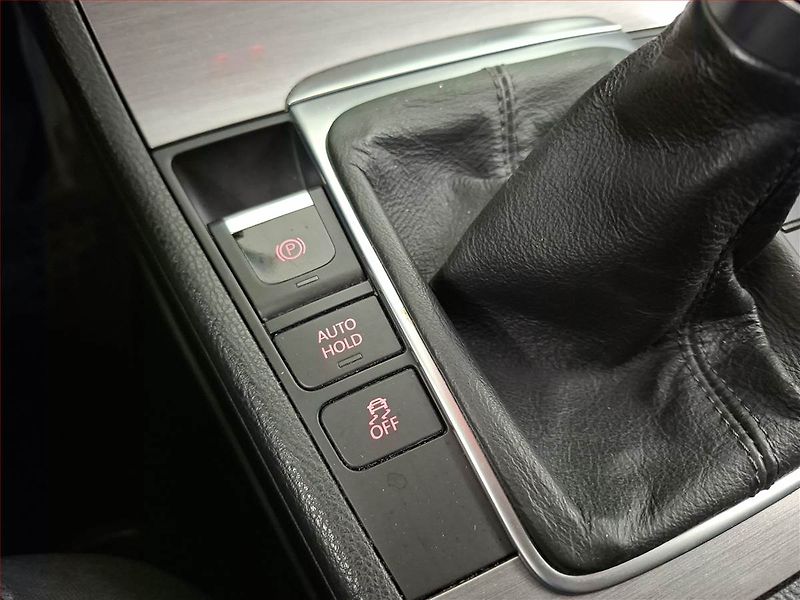 Volkswagen Passat (2011) 1.6 TDI, Tempomat - fotka 15 z 18