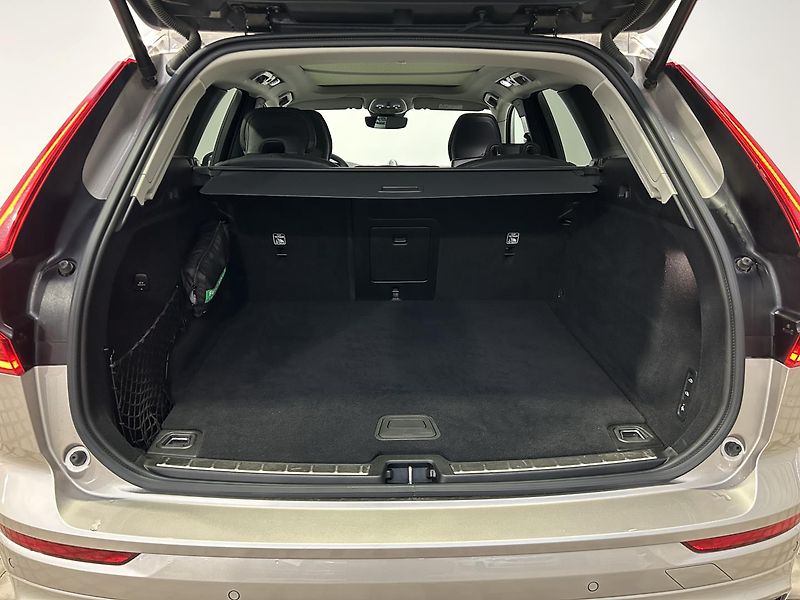 Volvo XC60 2.0  B4 4x4 ULTIMATE - fotka 10 z 48