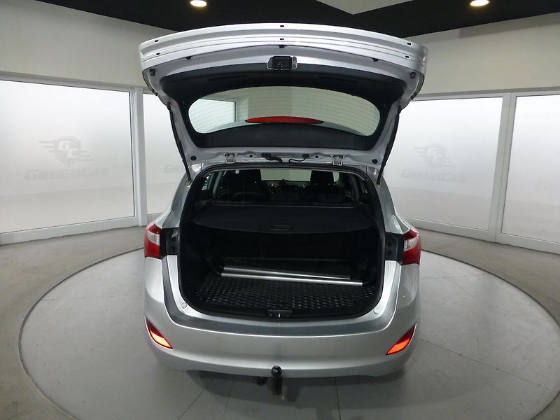 Hyundai i30 (2013) 1,6CRDI*ALU**VYHŘ.SED***KAMERA - fotka 23 z 25
